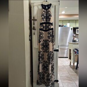 Elegant Black and Cream Maxi Dress